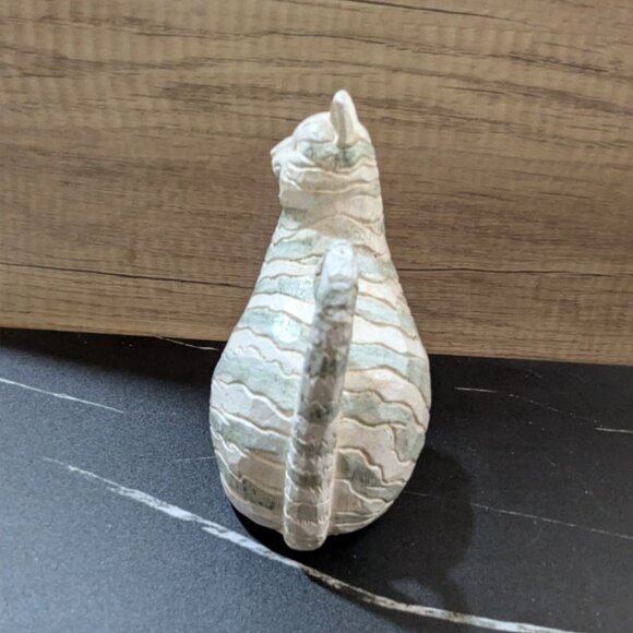 Folk Art Striped Resin Cat Figurine 5.5 Inch Decorative Sculpture Handcrafted Bo - Picture 5 of 8